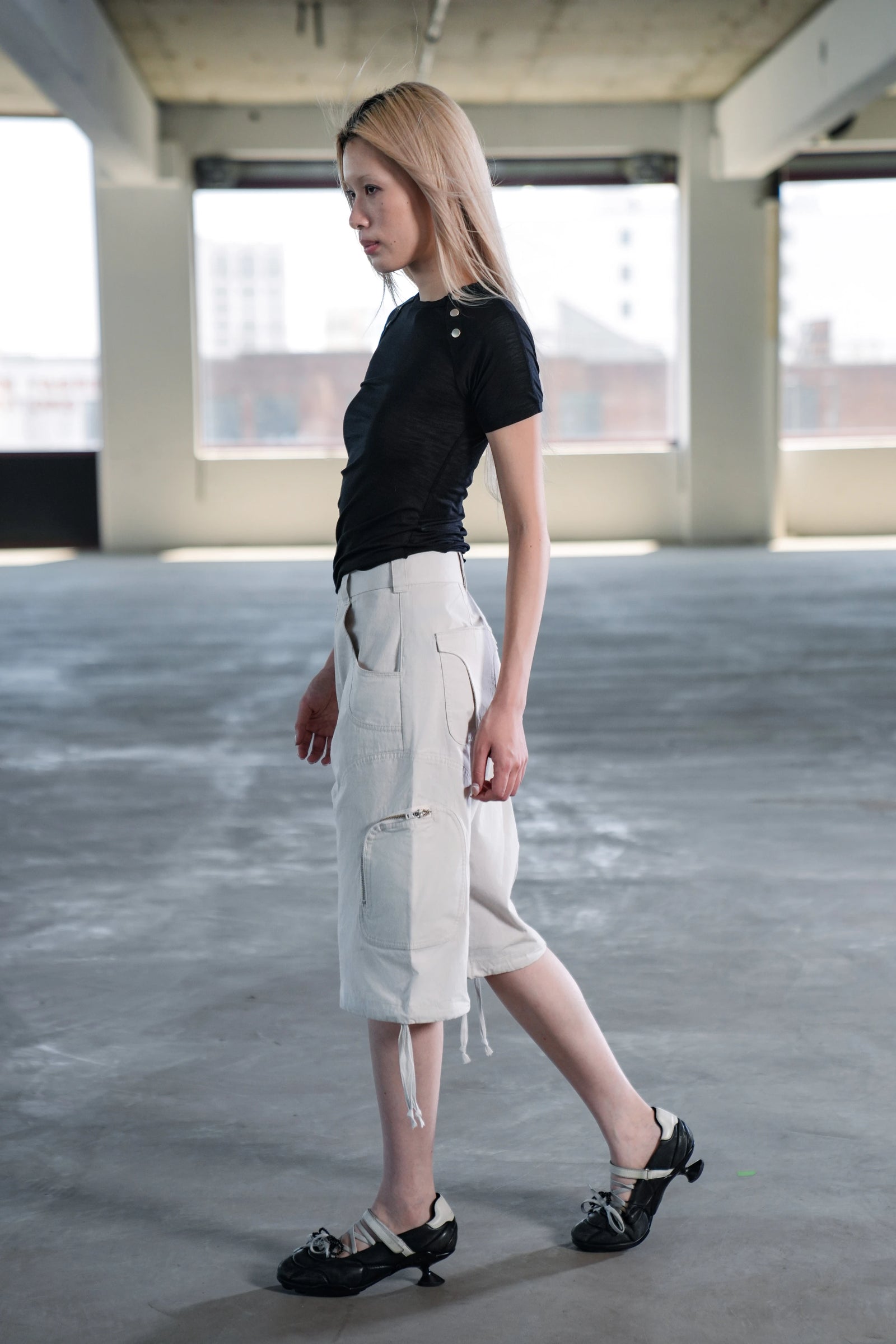 ALLURE SNAP TEE - BLACK