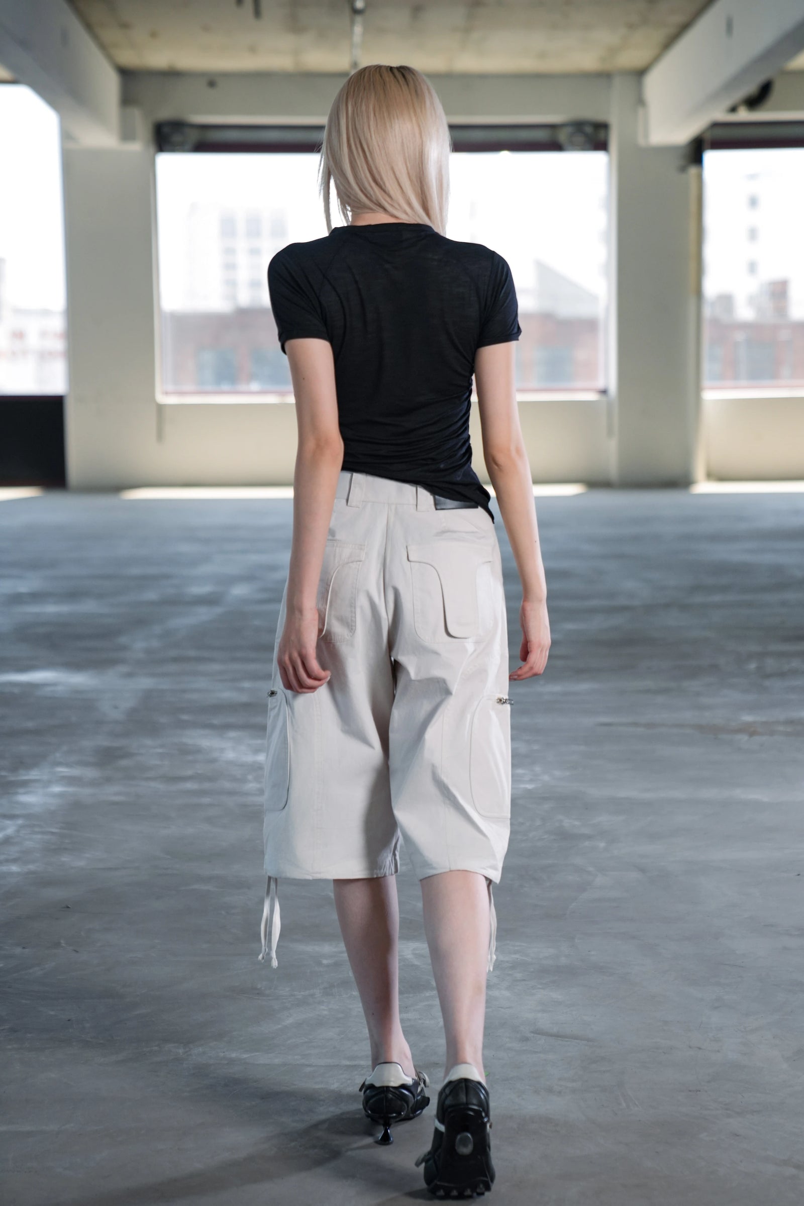ALLURE SNAP TEE - BLACK