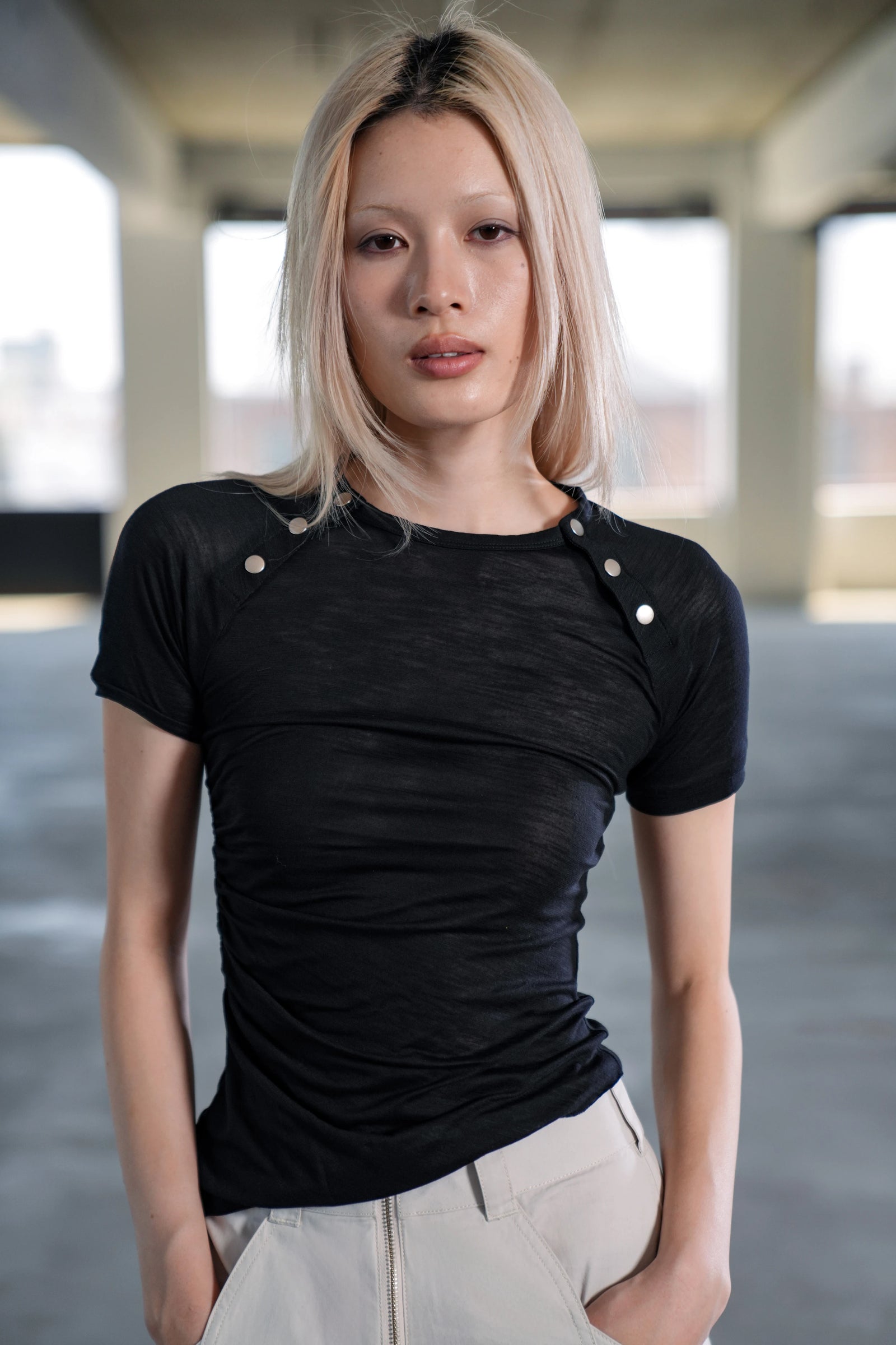 ALLURE SNAP TEE - BLACK