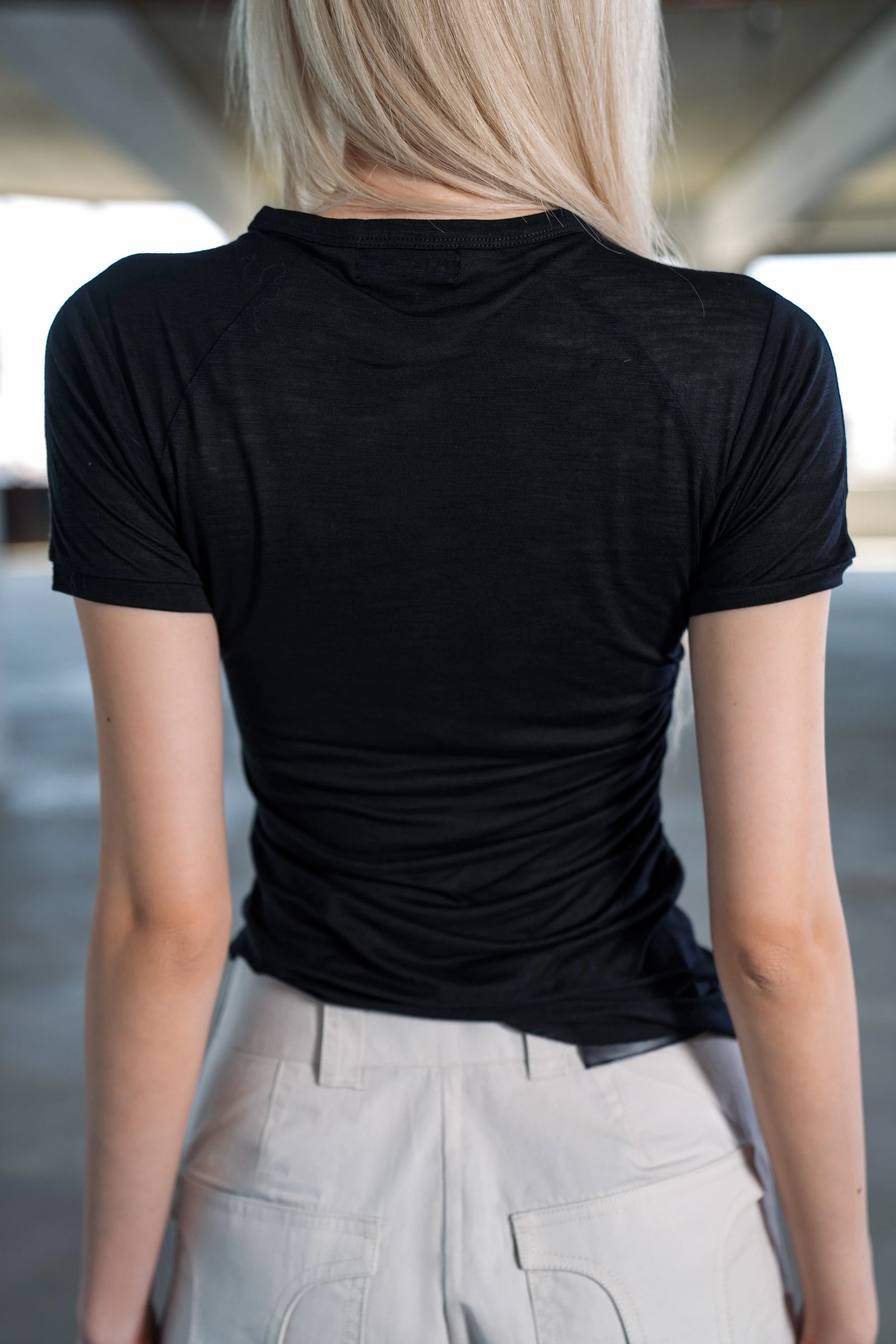 ALLURE SNAP TEE - BLACK
