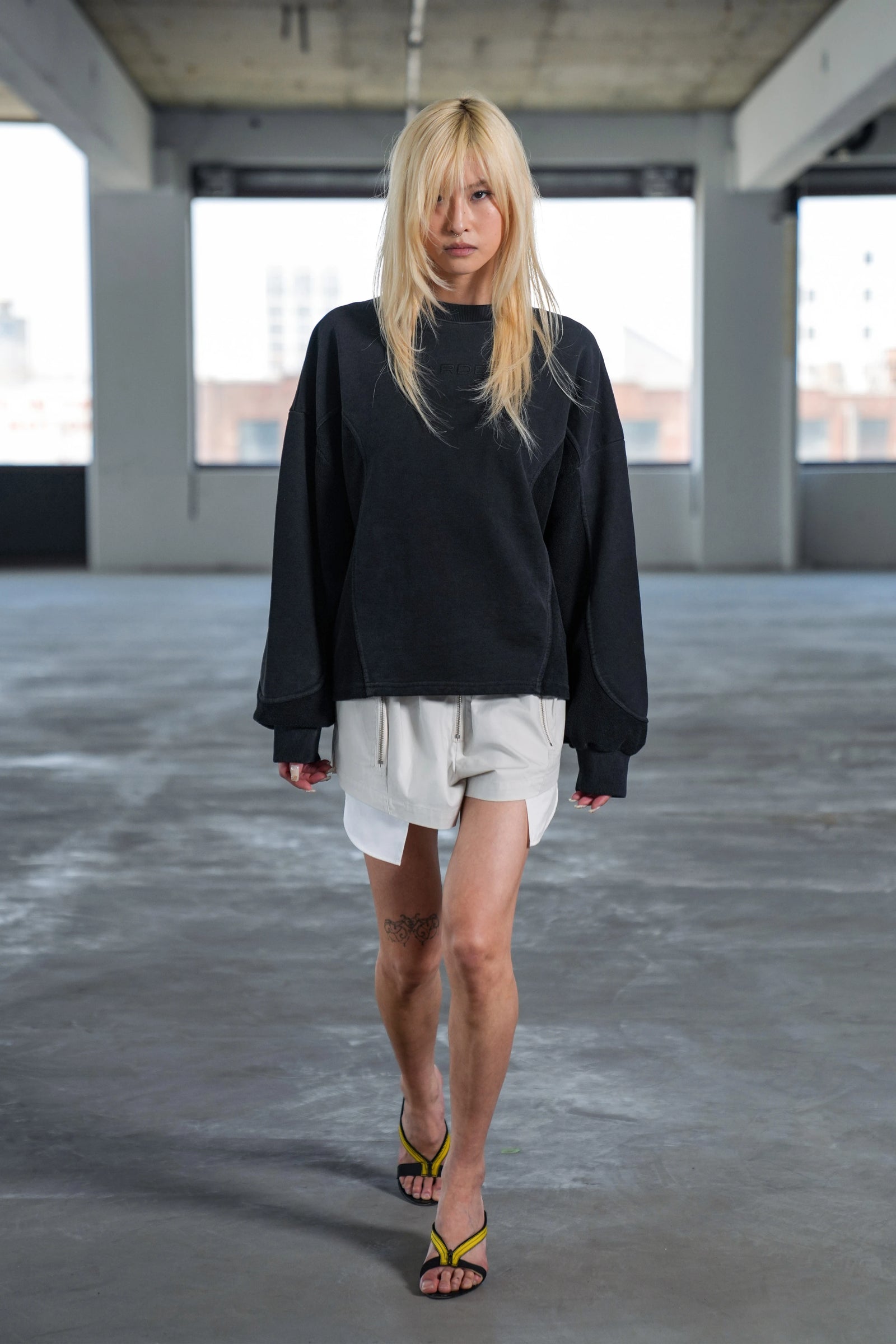 ARCH CREWNECK - BLACK