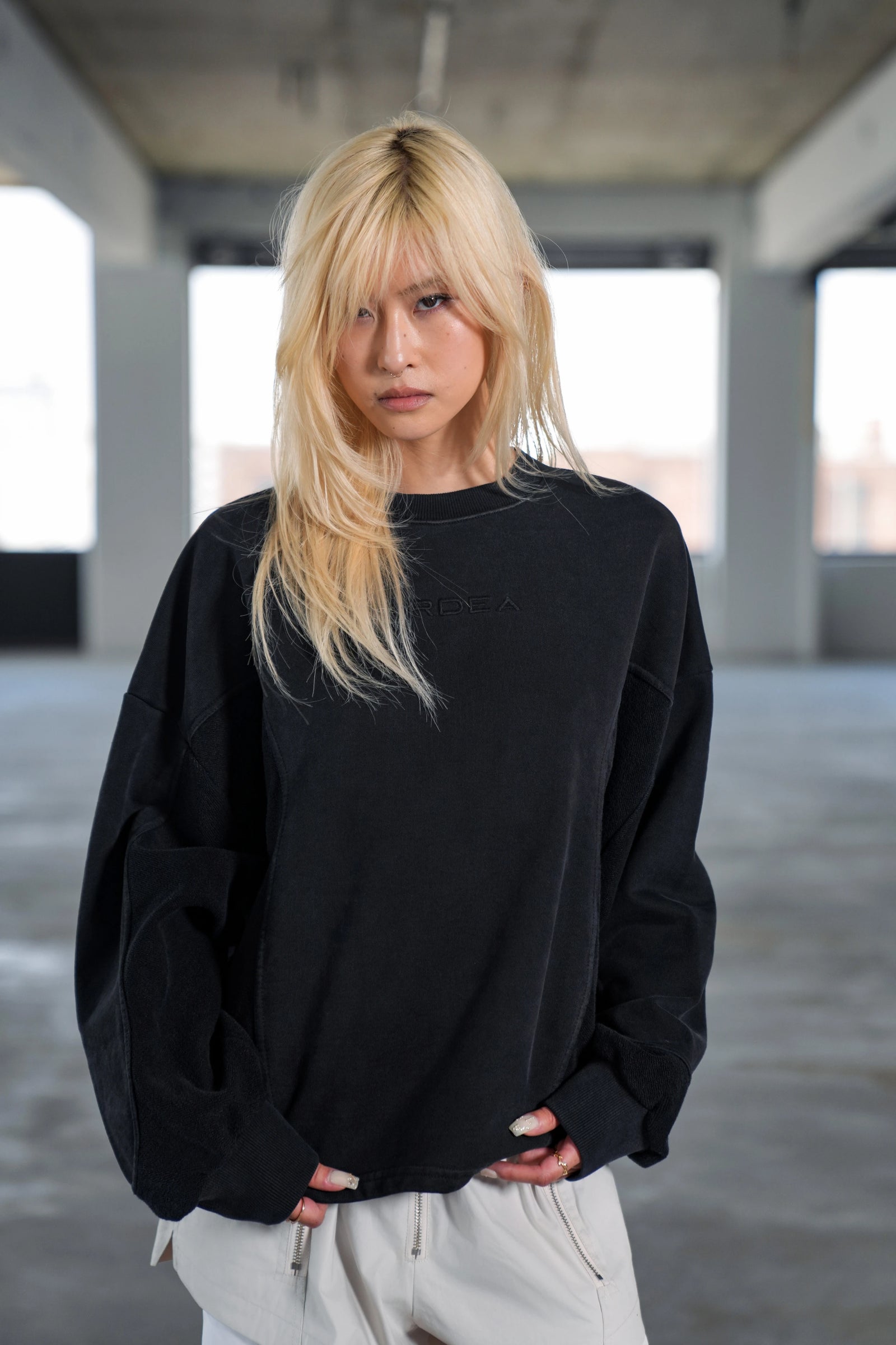 ARCH CREWNECK - BLACK