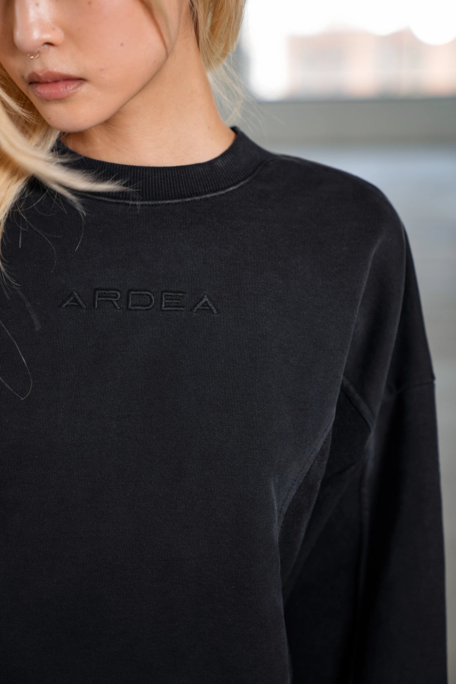 ARCH CREWNECK - BLACK