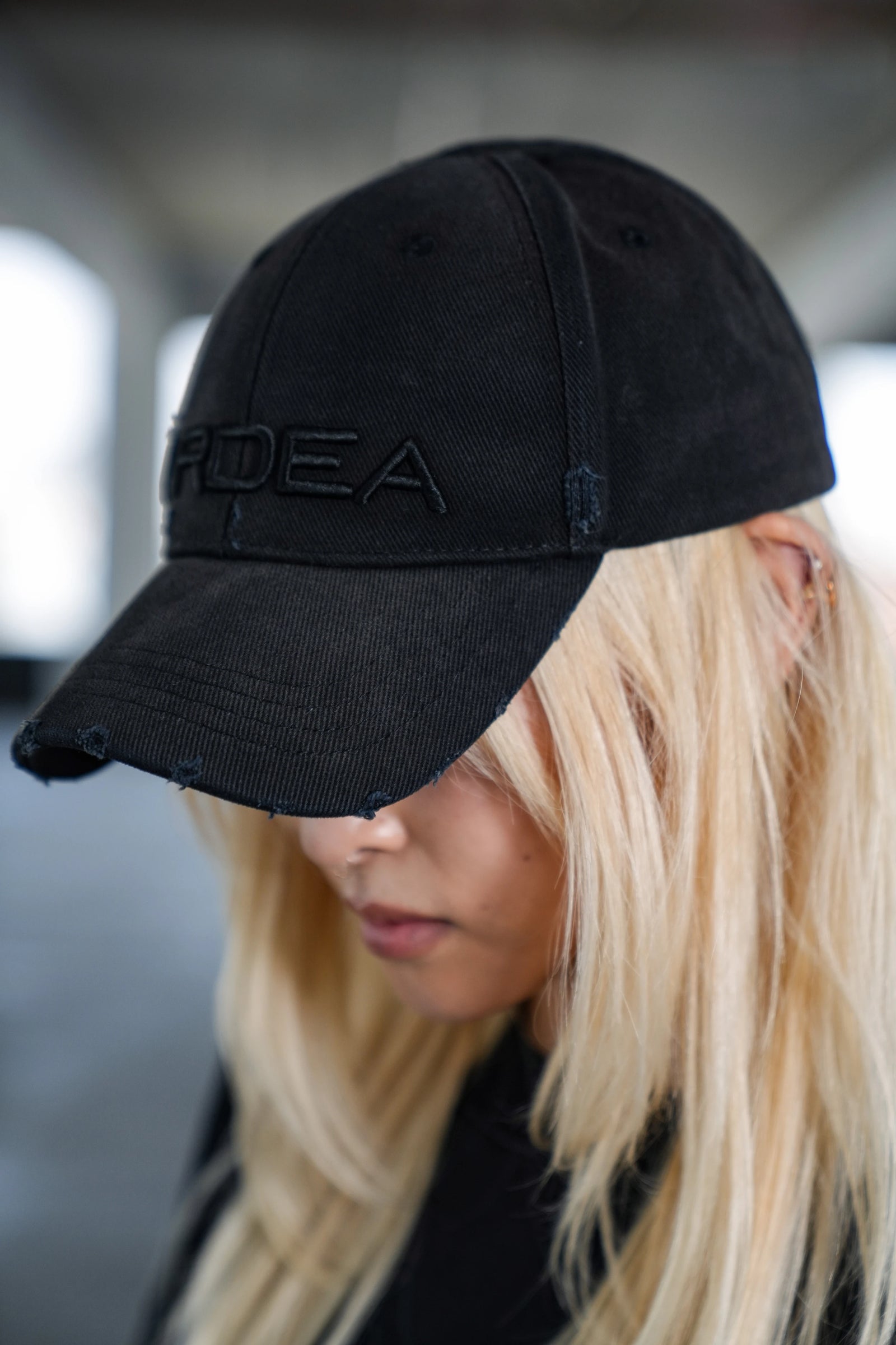 DISTRESSED ARDEA CAP - BLACK