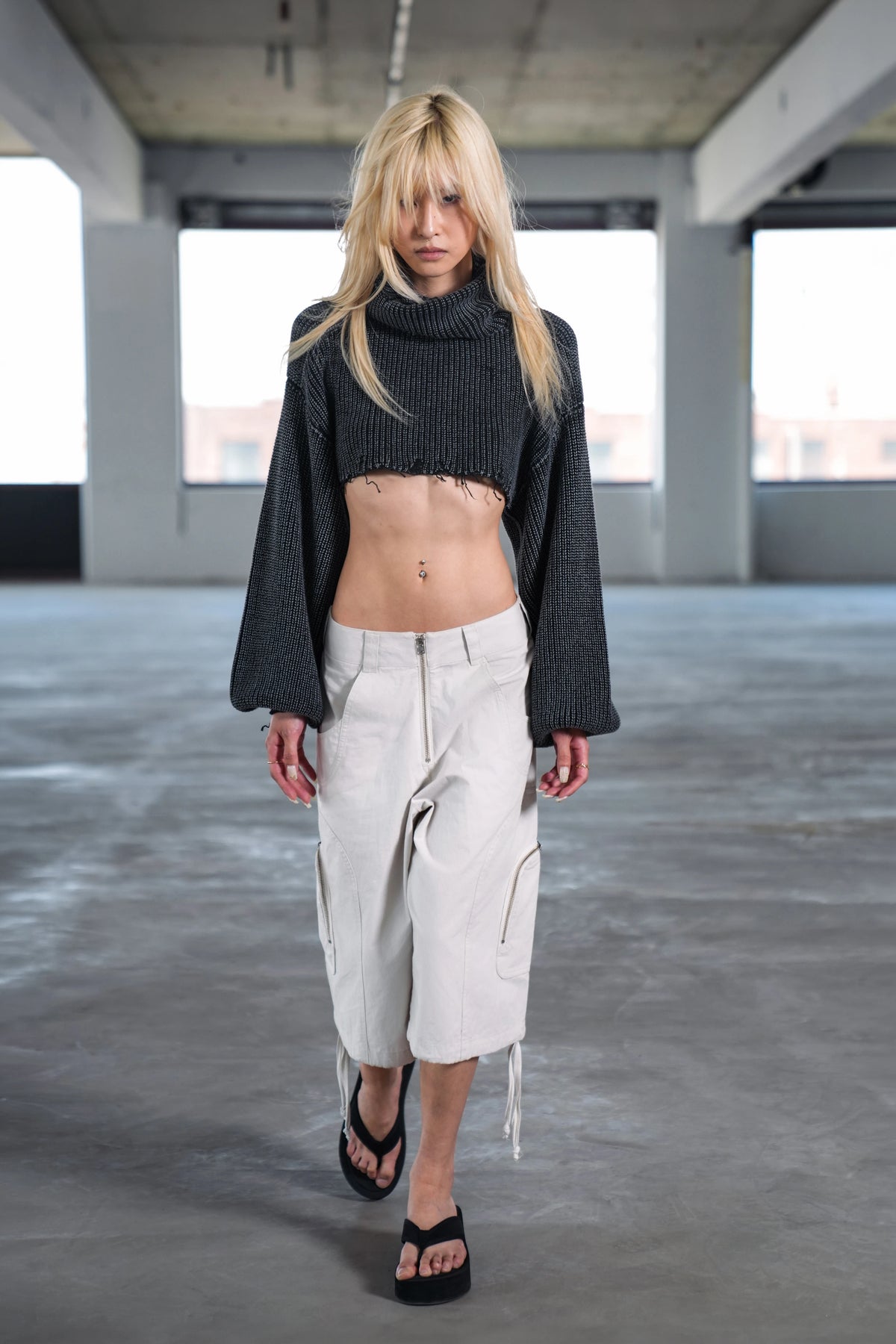 BELLE CROPPED KNIT SWEATER - BLACK
