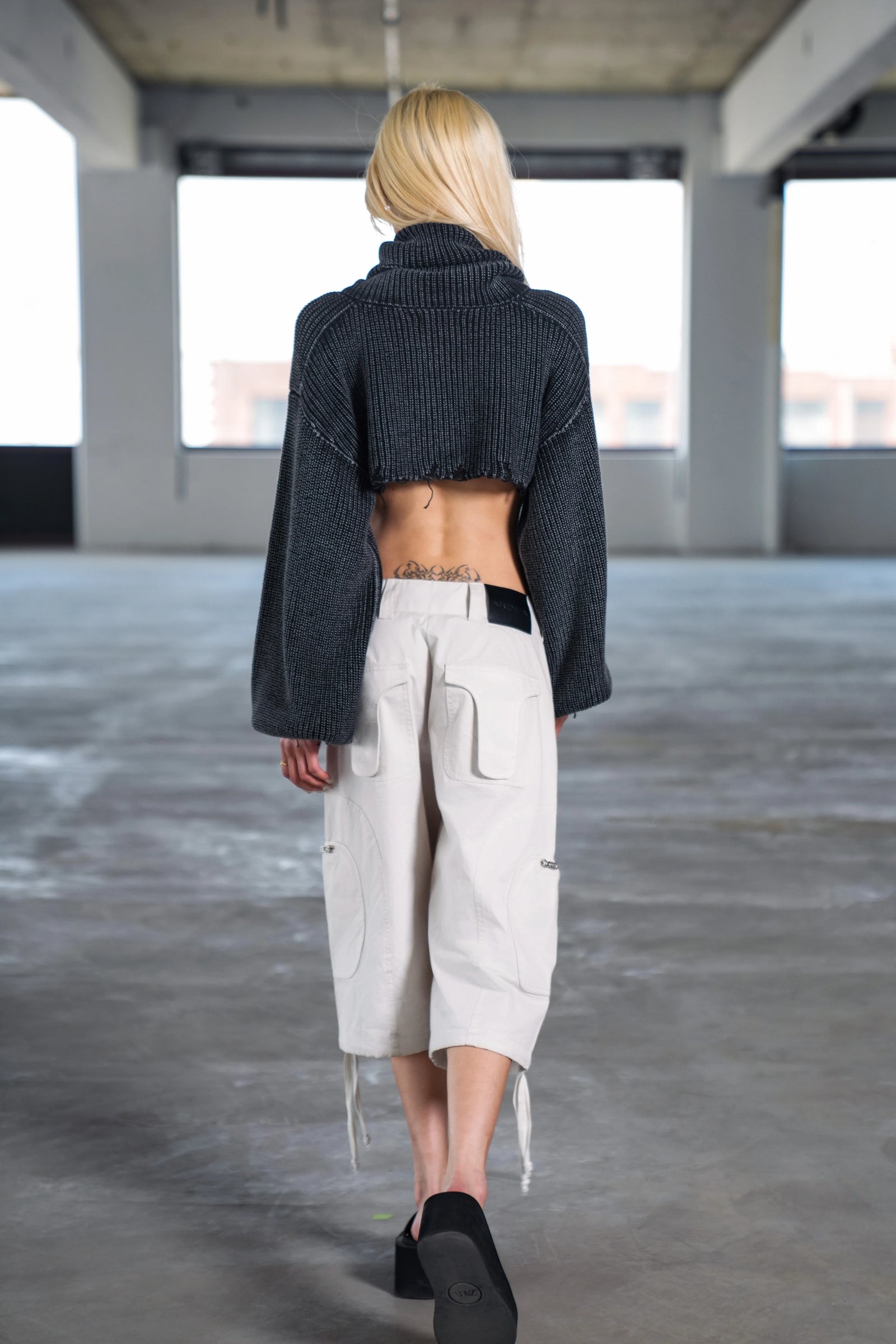 BELLE CROPPED KNIT SWEATER - BLACK