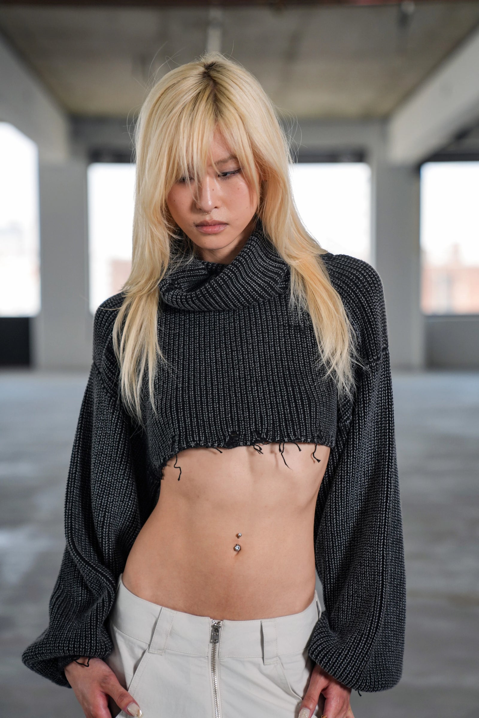 BELLE CROPPED KNIT SWEATER - BLACK