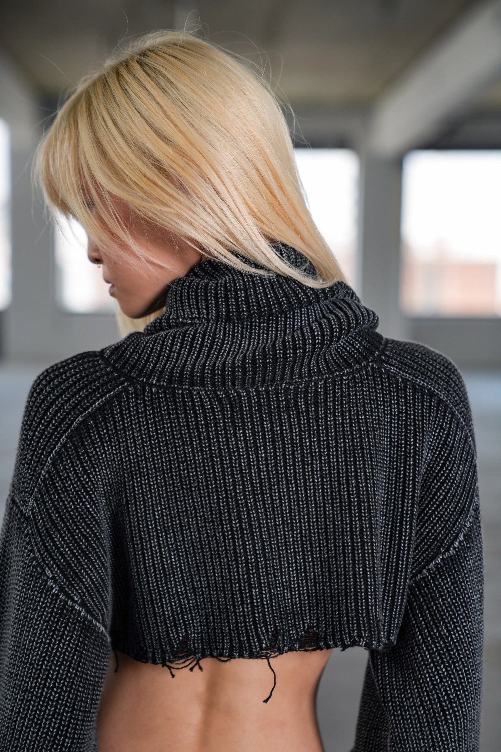 BELLE CROPPED KNIT SWEATER - BLACK