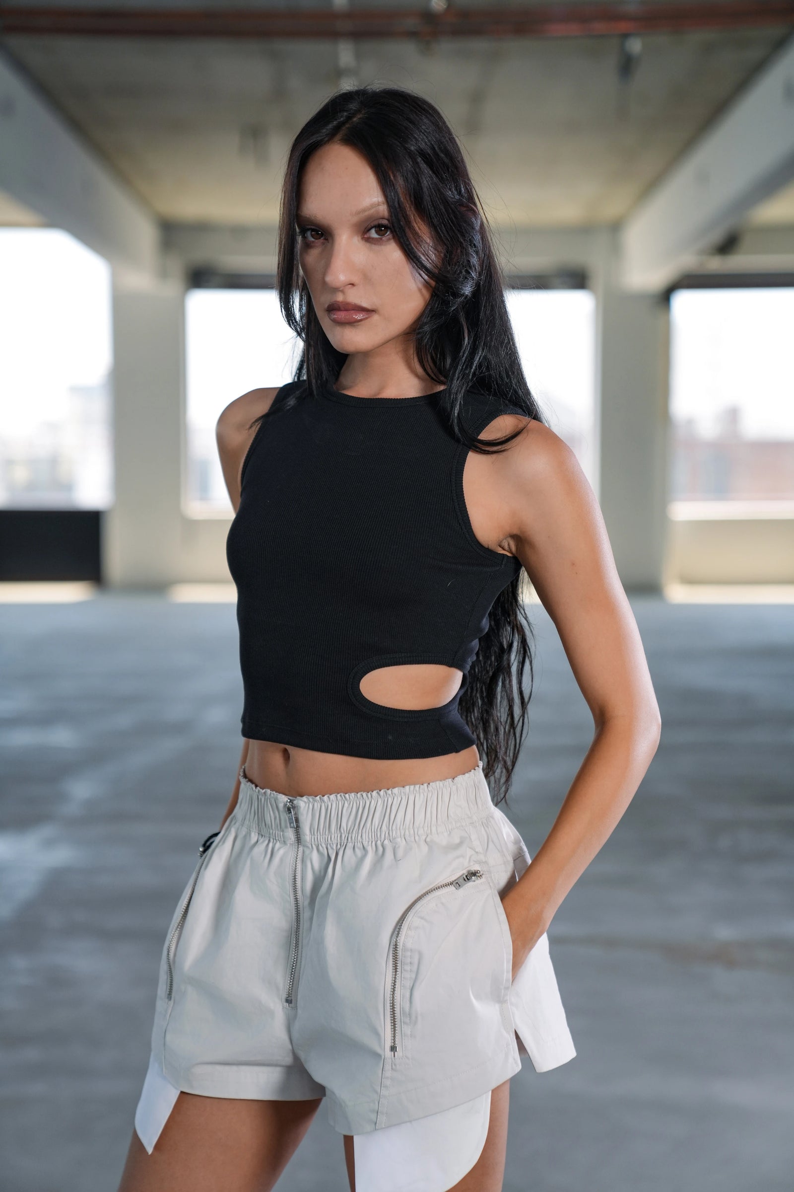 JUNO CUTOUT TANK - BLACK
