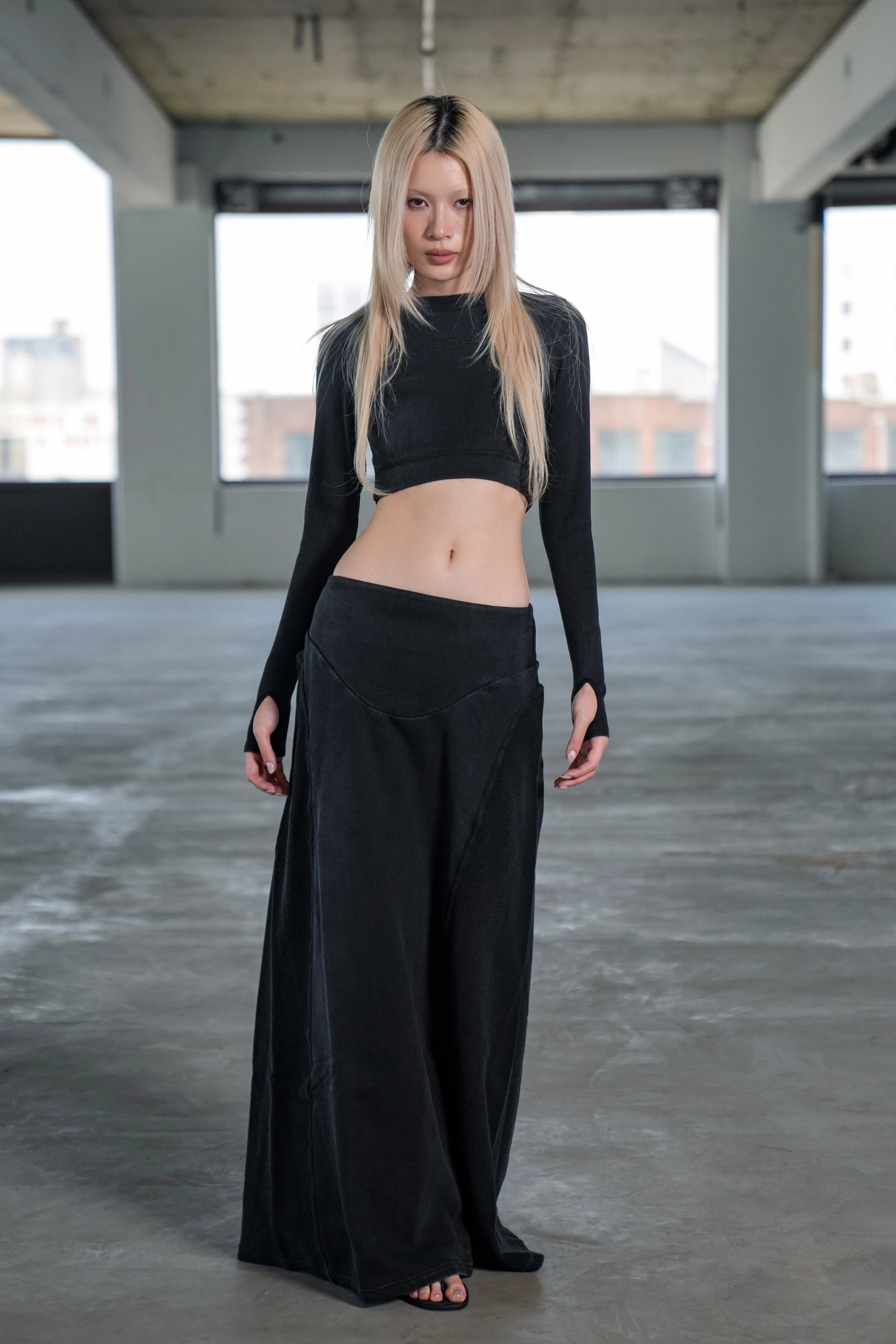 KALI LONG SLEEVE CROP TOP - BLACK