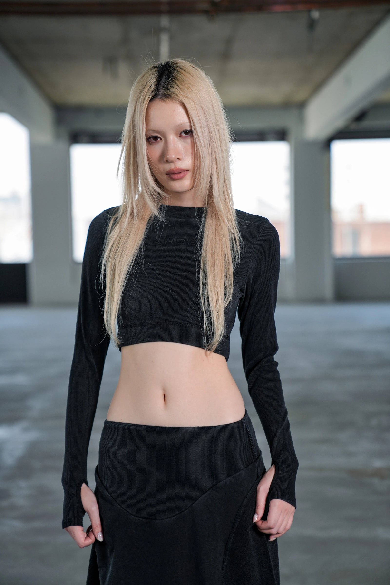 KALI LONG SLEEVE CROP TOP - BLACK