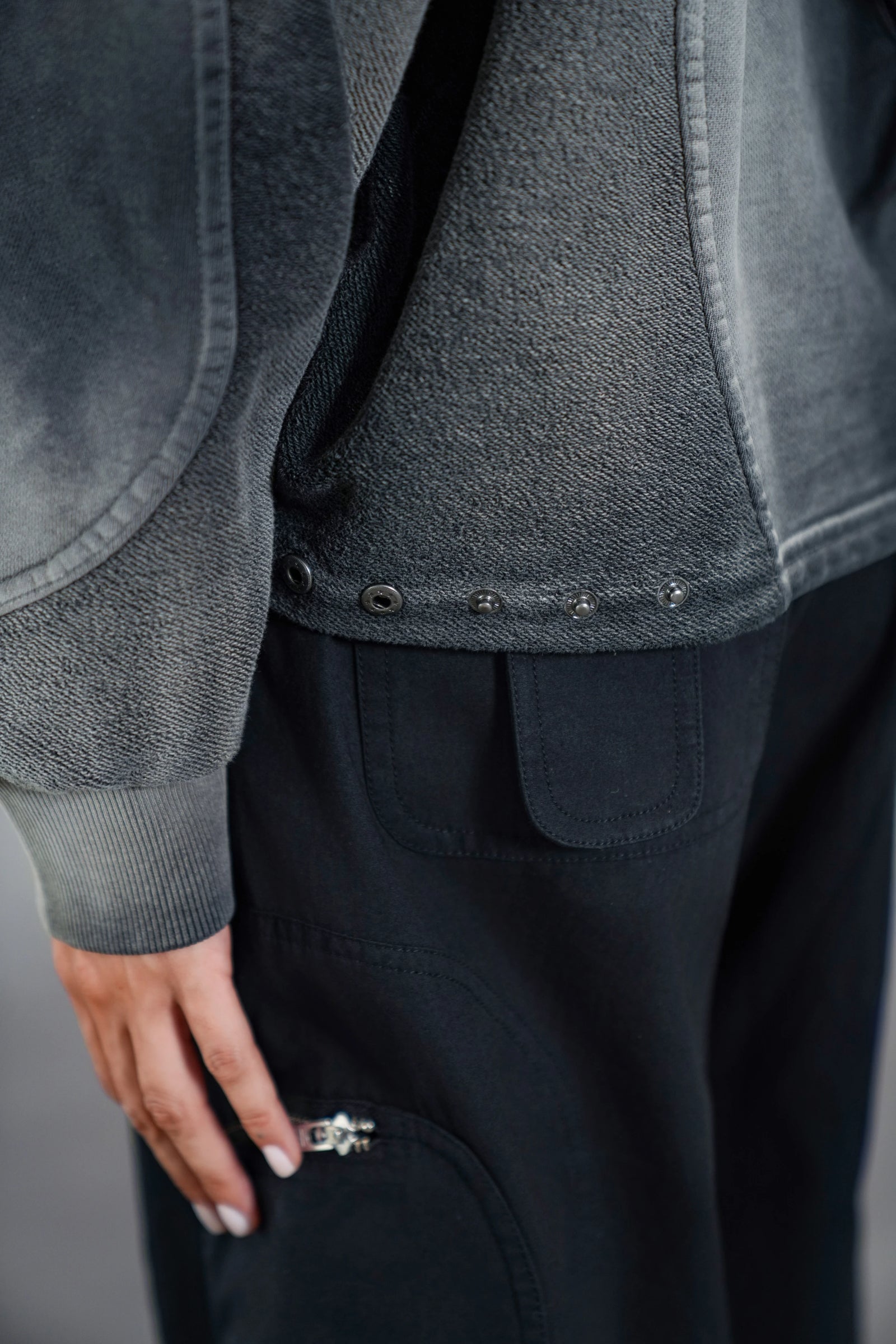 ARCH CREWNECK - GREY