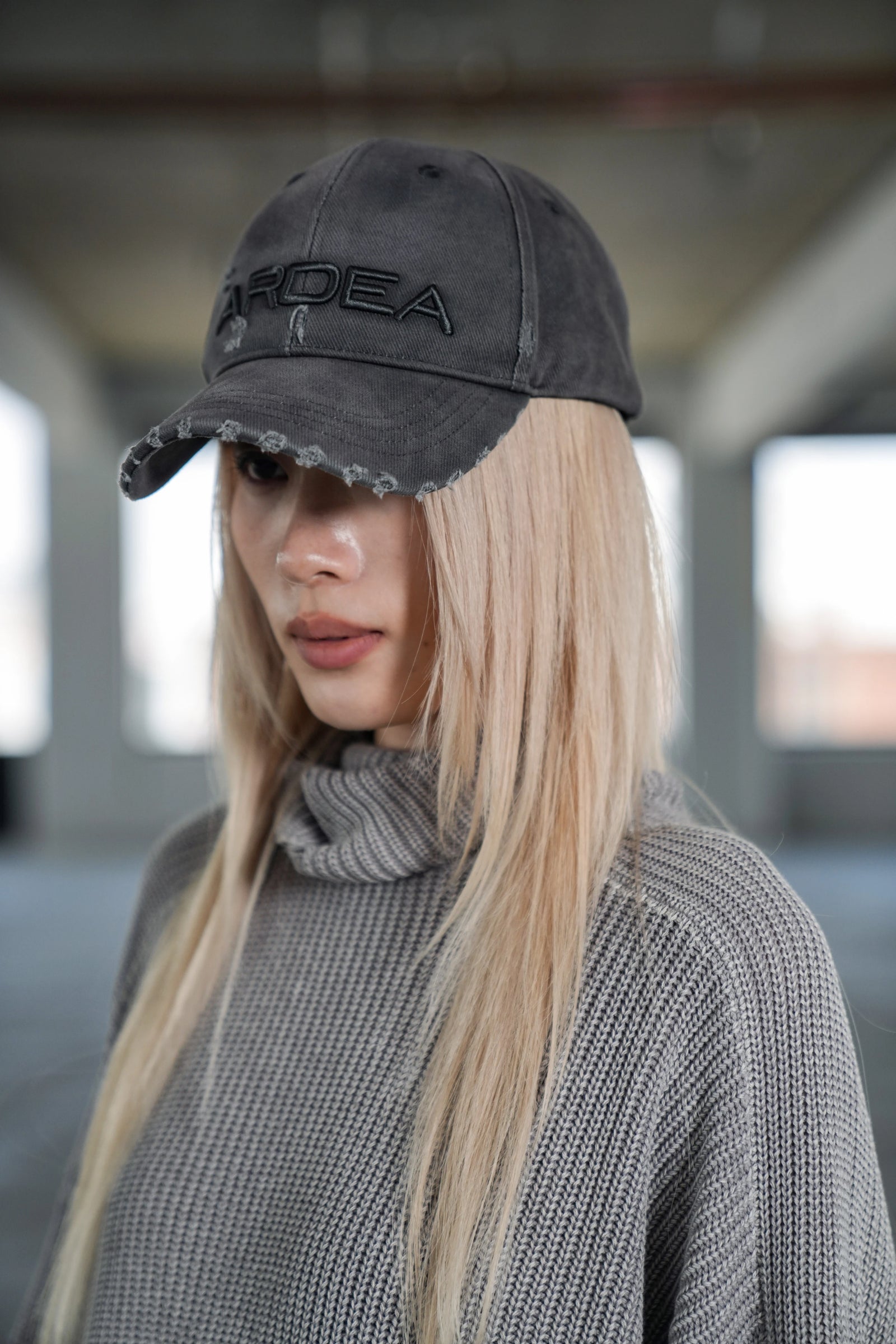 DISTRESSED ARDEA CAP - GREY