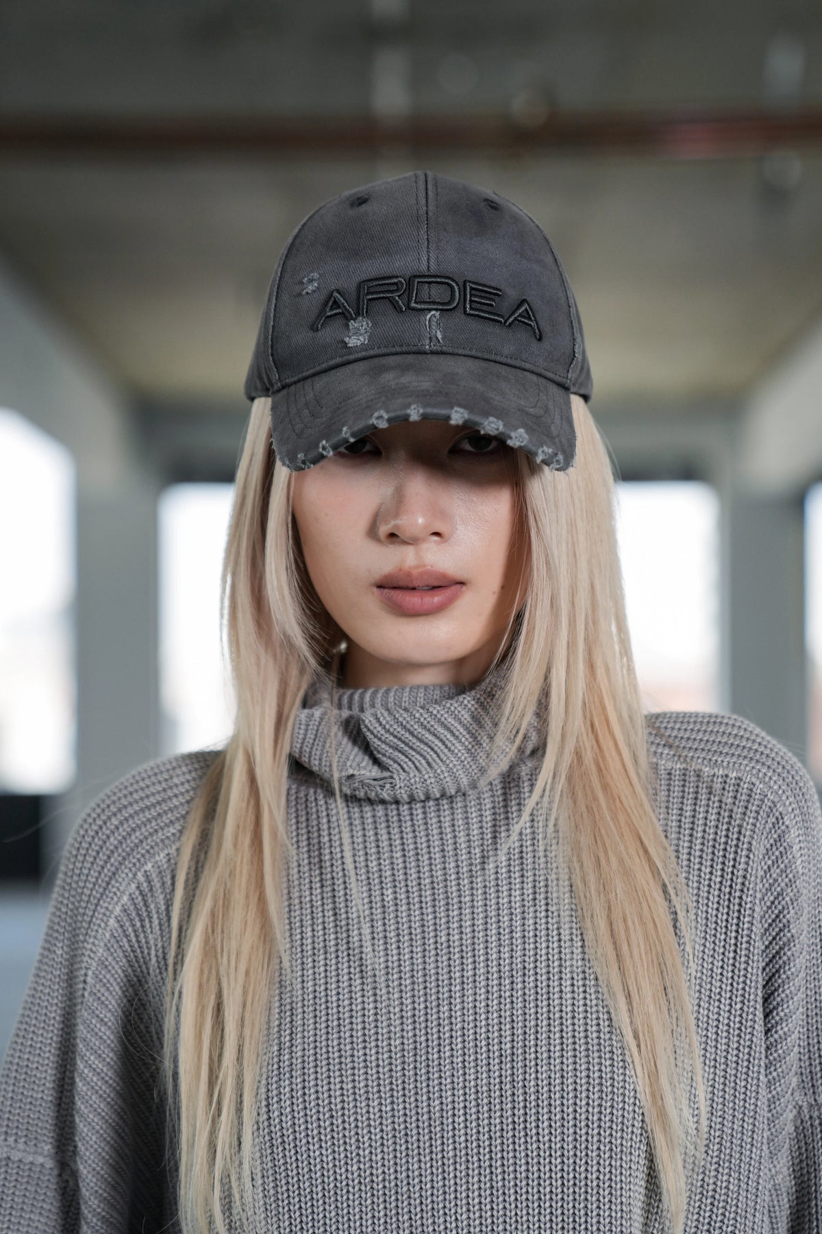 DISTRESSED ARDEA CAP - GREY