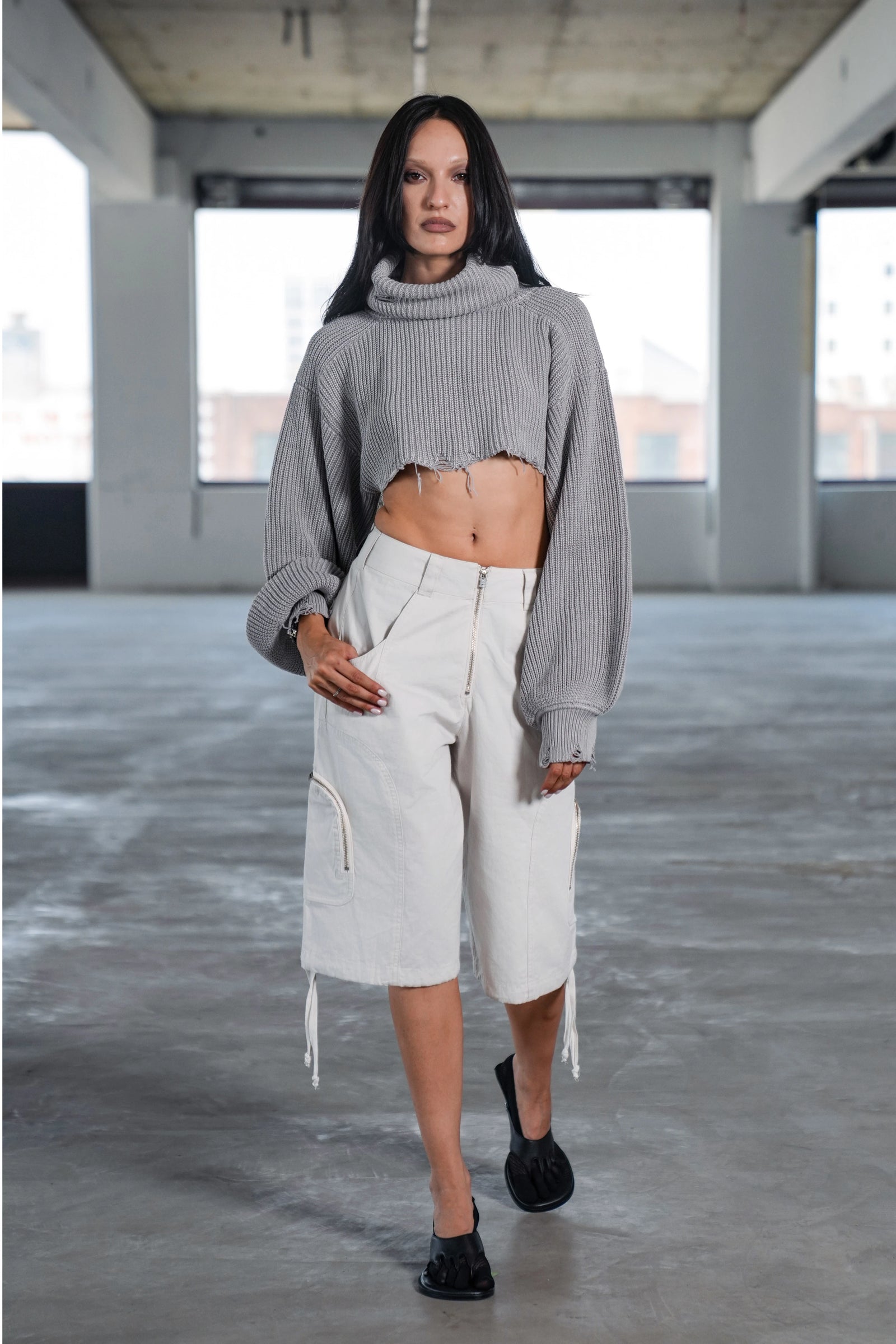 BELLE CROPPED KNIT SWEATER - GREY