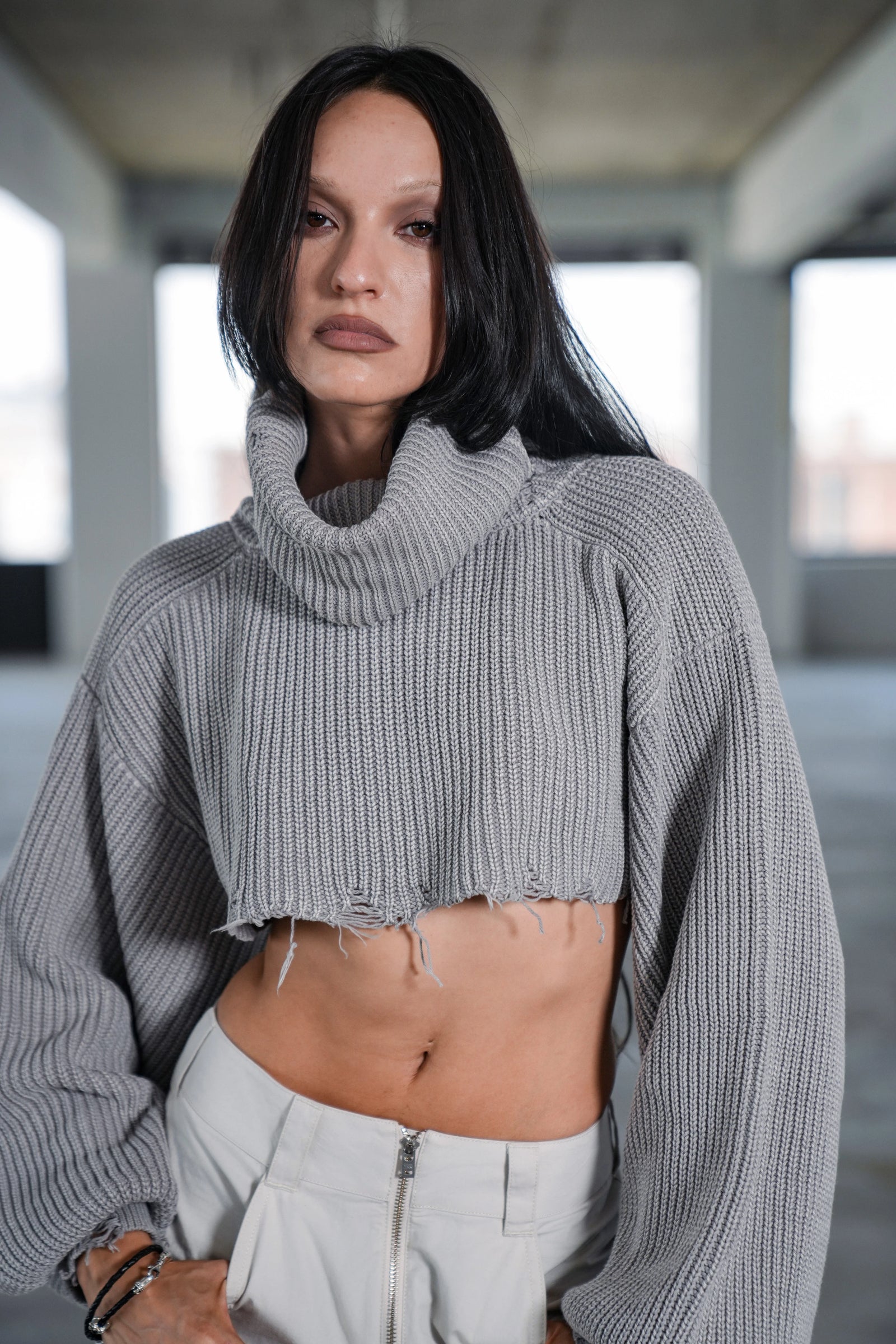 BELLE CROPPED KNIT SWEATER - GREY