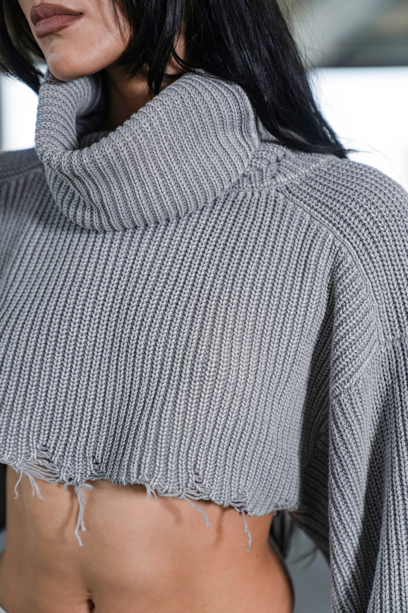 BELLE CROPPED KNIT SWEATER - GREY
