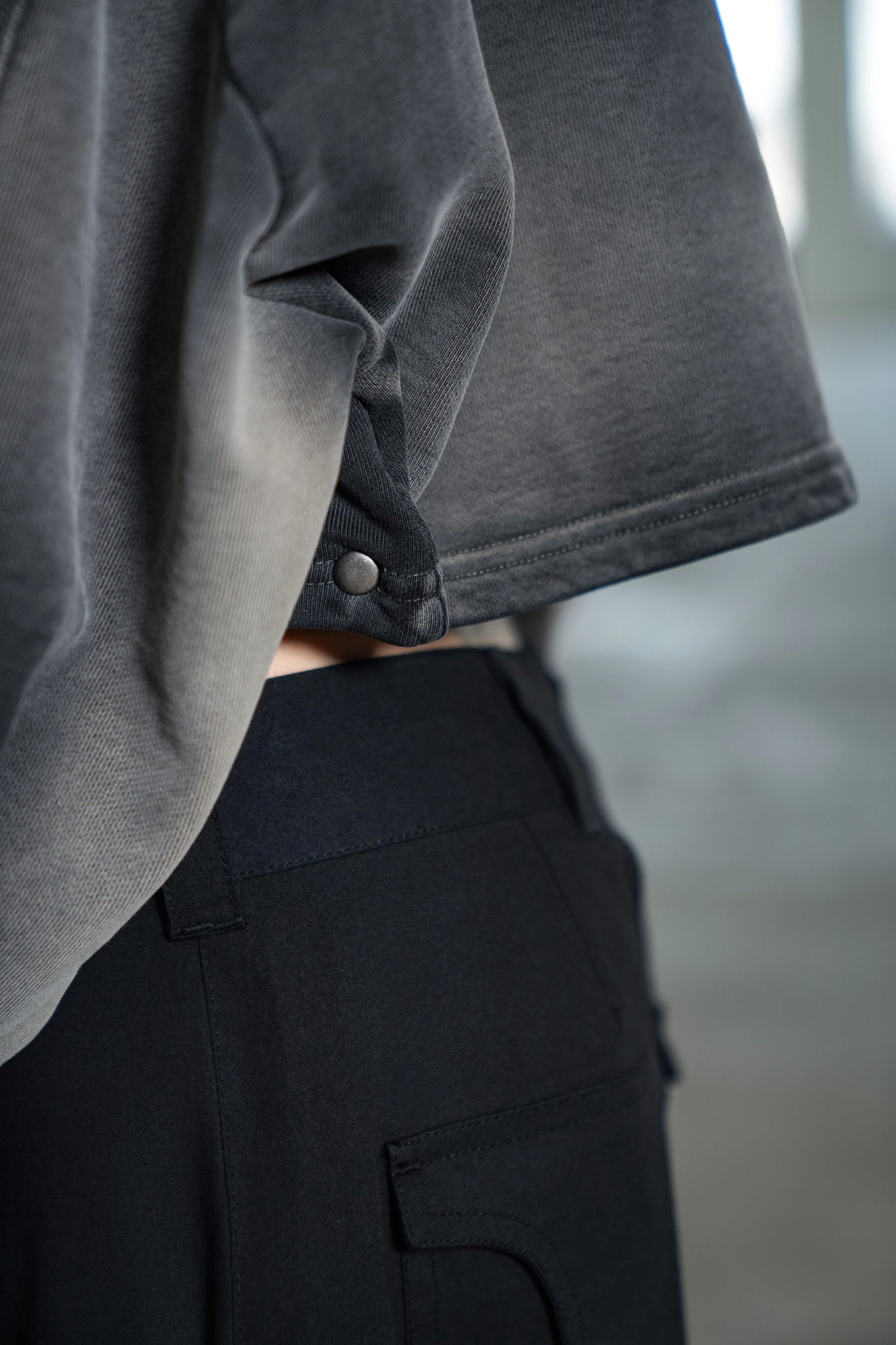 ARCH CROPPED CREWNECK - GREY