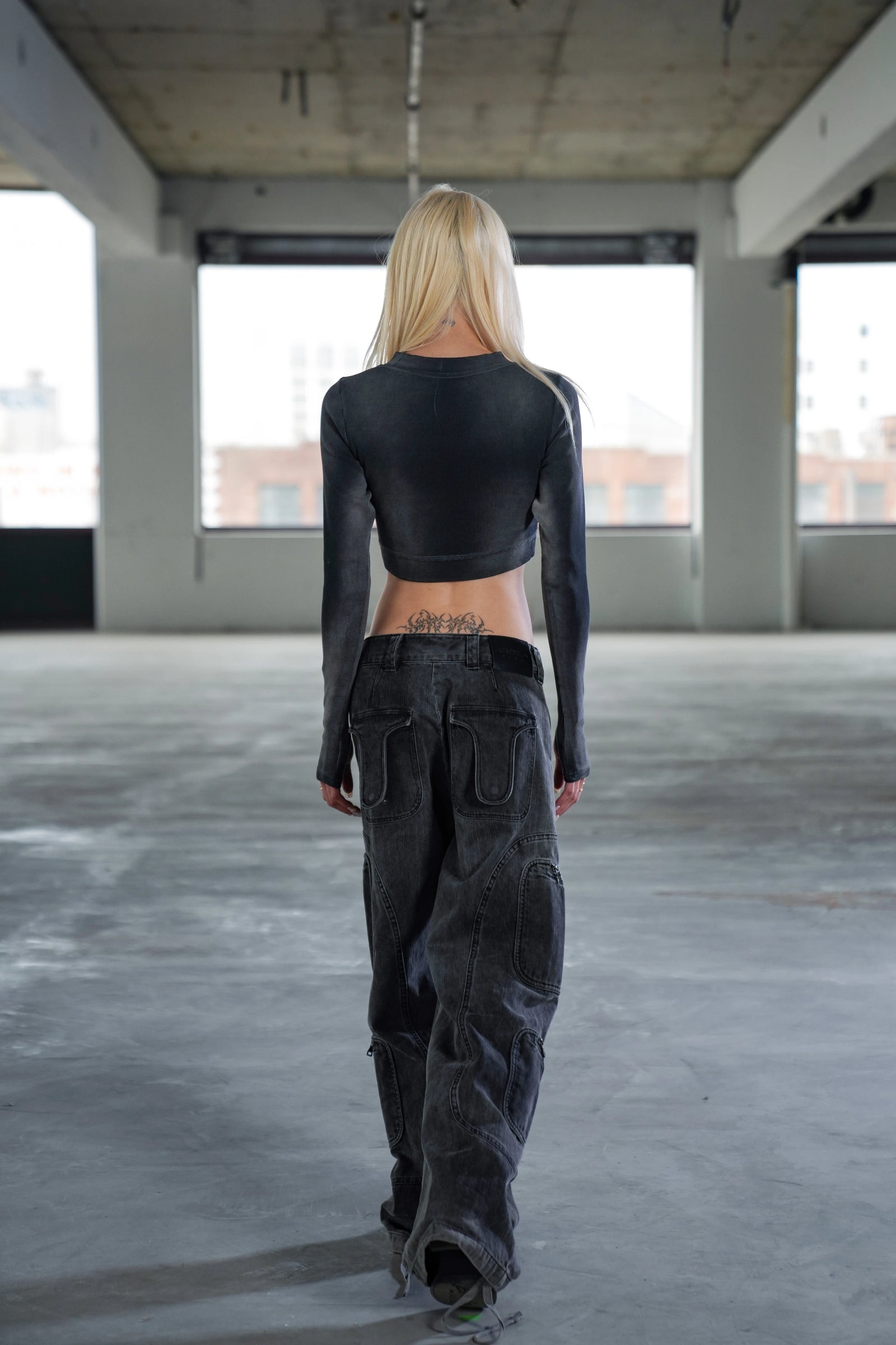 KALI LONG SLEEVE CROP TOP - GREY