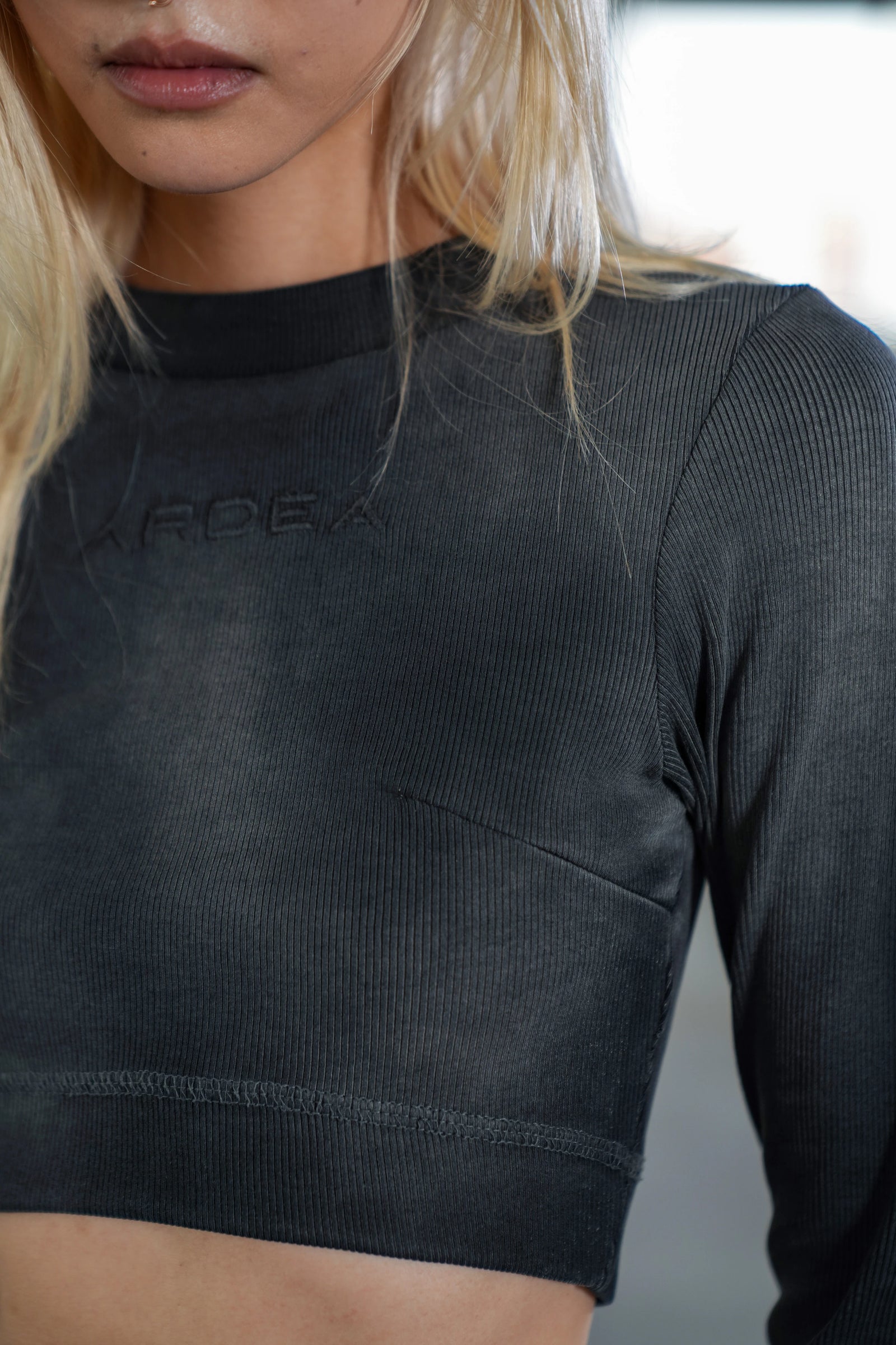 KALI LONG SLEEVE CROP TOP - GREY