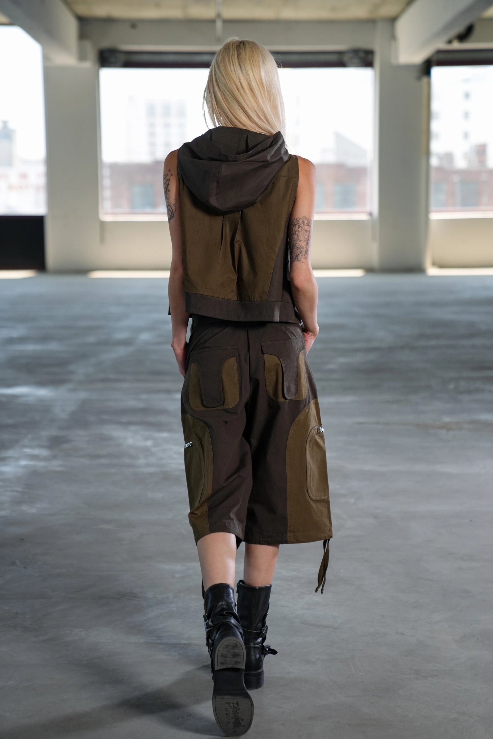 CAMIE HOODED TRAVEL VEST - WREN
