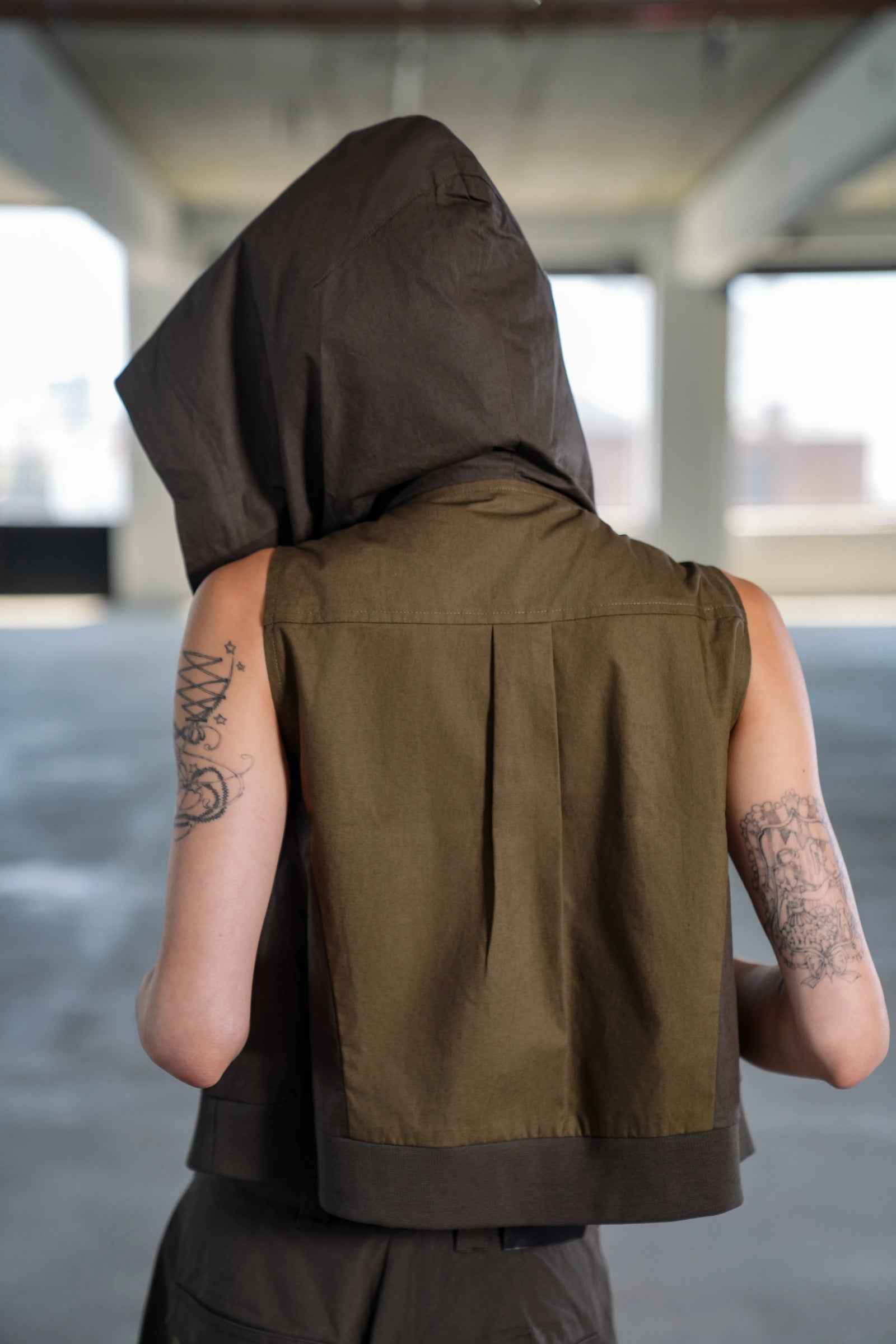 CAMIE HOODED TRAVEL VEST - WREN