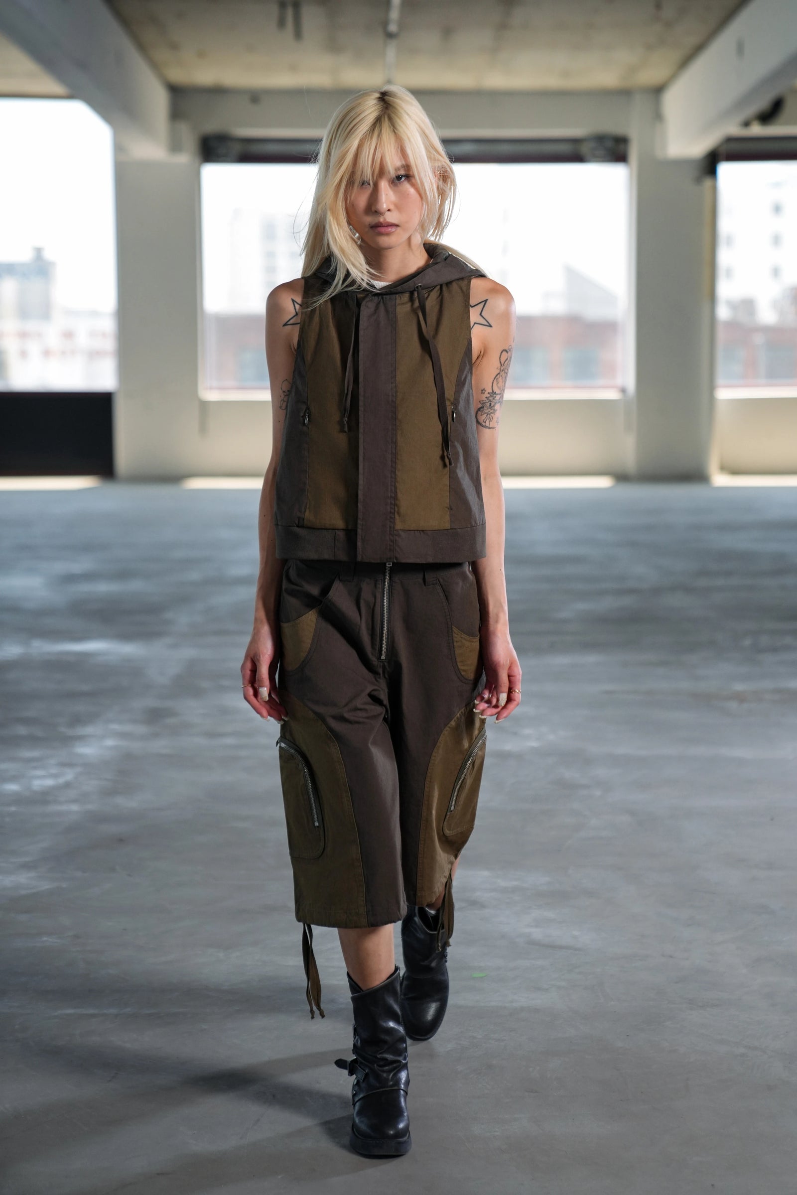 CAMIE HOODED TRAVEL VEST - WREN